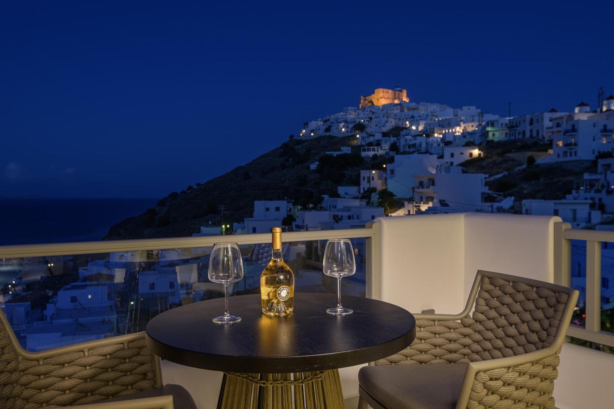 Vivere Luxury Suites Pera Gyalos Buitenkant foto